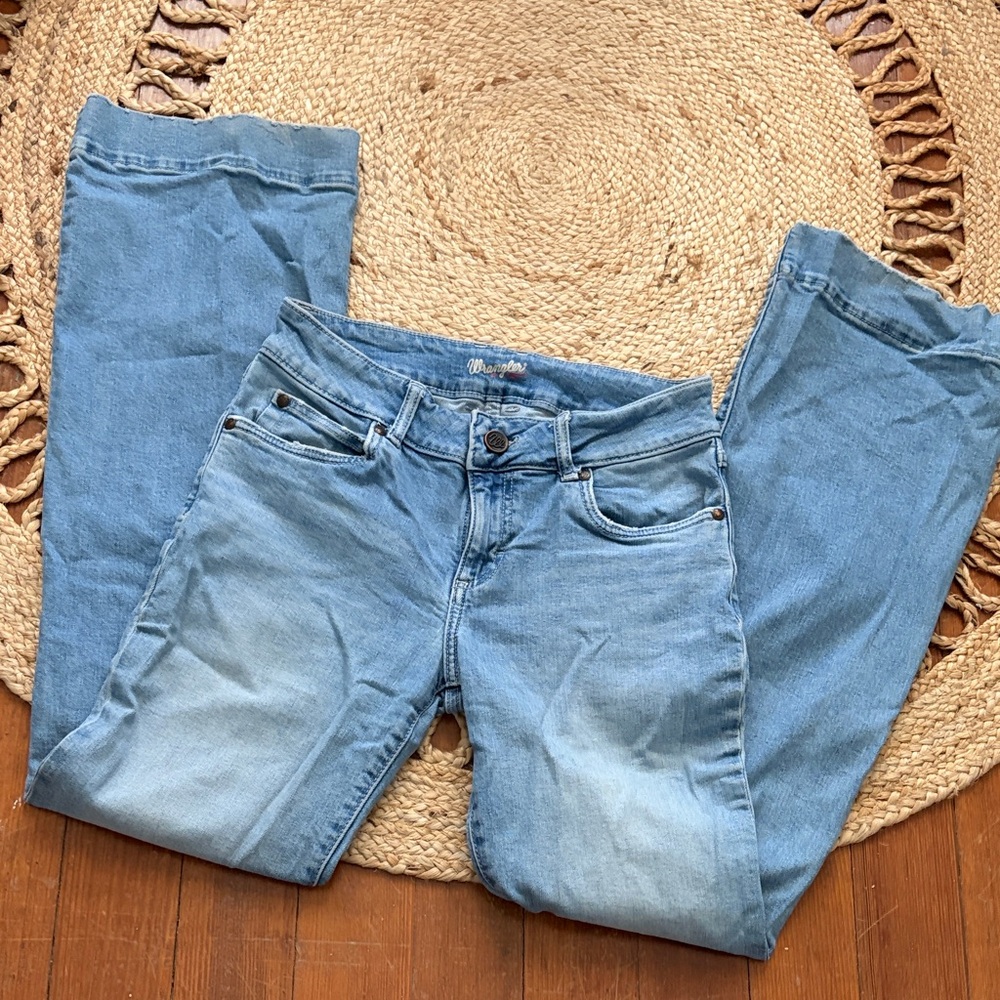 Wrangler Light Blue Straight Leg Women's Jeans